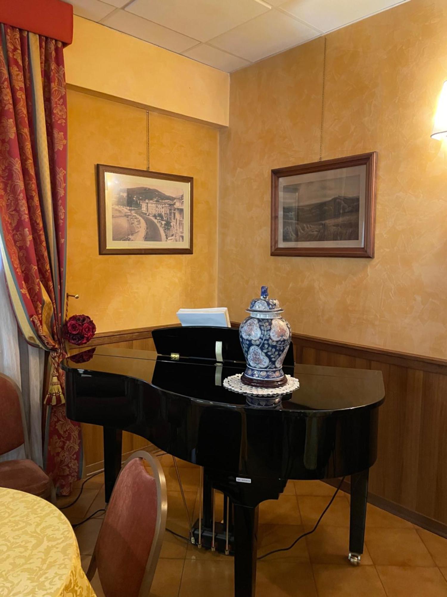 Hotel Mondial Rapallo Bagian luar foto
